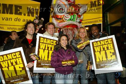 Amsterdam 15 januari 2003
Red de Oerang Oetang.  Geert Hoes Jeroen Biegstraten en Sabine Koning Sander Jansons John Williams en Floortje Dessing
