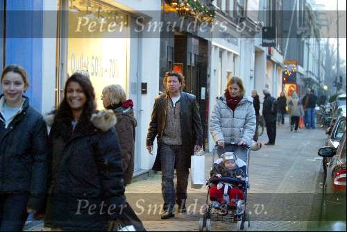 Amsterdam 3 januari 2003
Henk jan Smits met vrouw en kinderen op PC Hooftstraat.