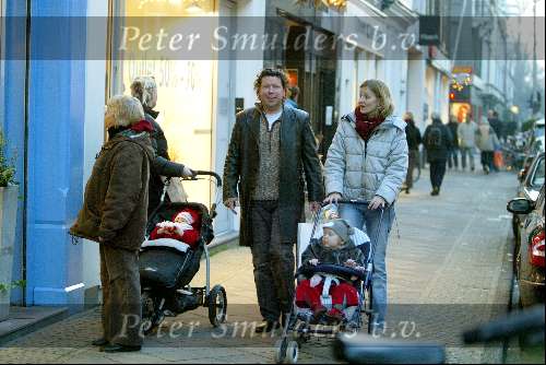 Amsterdam 3 januari 2003
Henk jan Smits met vrouw en kinderen op PC Hooftstraat.