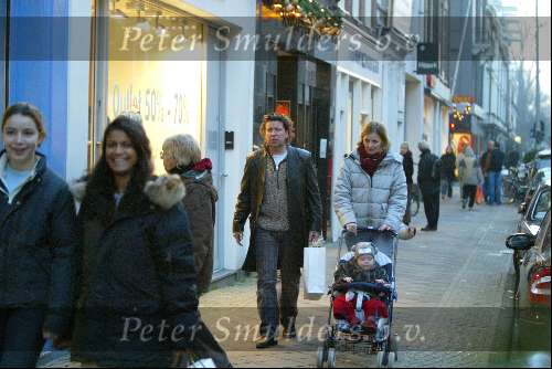 Amsterdam 3 januari 2003
Henkjan Smits met vrouw en kinderen op PC Hooftstraat.