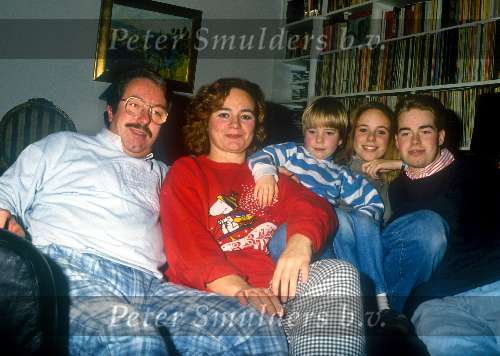 Hilde v Dijk met louis v Dijk en hun drie kinderen 1988