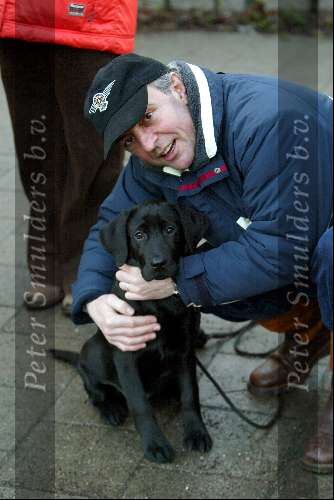 Amsterdam 24 januari 2004
Huub Stapel met zijn Labrador hond Nero op Puppy cursus