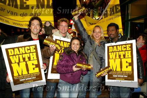 Amsterdam 15 januari 2003
Red de Oerang Oetang.  Geert Hoes Jeroen Biegstraten en Sabine Koning Sander Jansons John Williams en Floortje Dessing