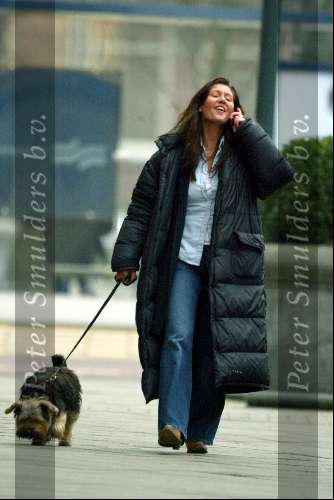 Amsterdam 26 januari 2004
Josefine v Asdonk met hond en gsm