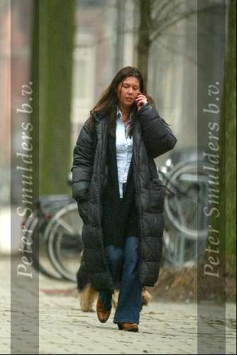 Amsterdam 26 januari 2004
Josefine v Asdonk met hond en gsm
