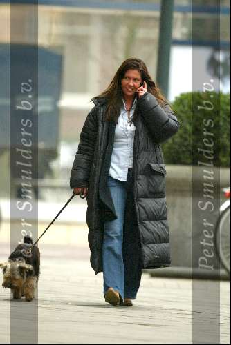 Amsterdam 26 januari 2004
Josefine v Asdonk met hond en gsm