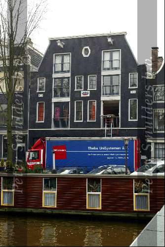 Amsterdam 27 januari 2004
Buurman van Katja Schuurman aan het verhuizen door het Huis van Katja heen.
