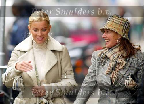 Amsterdam 23 januari 2004
Angela Kluivert en Mariet (st tropez)  op PC Hooftstraat in Amsterdam 
Peter Smulders bv