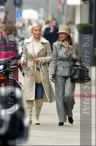 Amsterdam 23 januari 2004
Angela Kluivert en Mariet (st tropez)  op PC Hooftstraat in Amsterdam
Peter Smulders bv