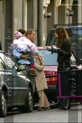 Amsterdam 18 januari 2004
Mariska Hulscher met kinderen in bakfiets en met ex man.