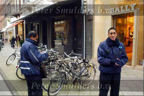 Amsterdam 23 januari 2004
Parkeerwachters op PC Hooftstraat in Amsterdam