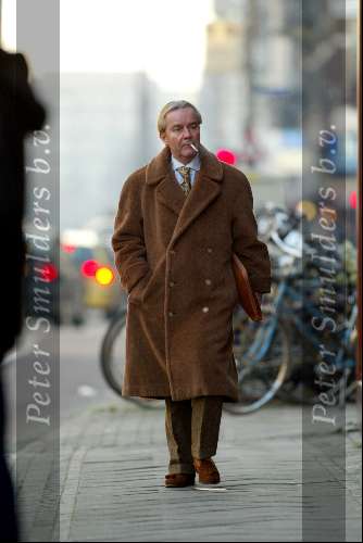 Amsterdam 23 januari 2004
Advocaat Piet Doedens met sigaret op straat
