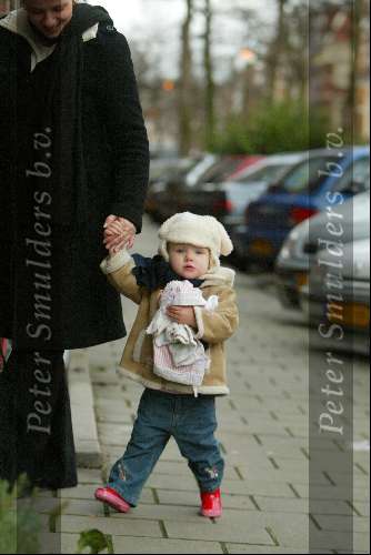 Amsterdam 15 januari 2004
Prinses Annette en prinses Isabella v Vollenhoven na bezoek aan dokter.