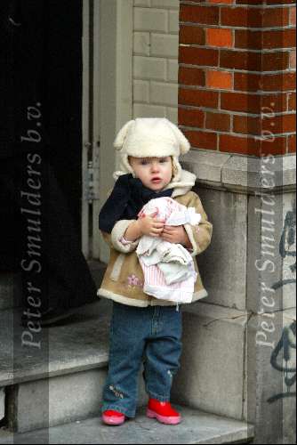 Amsterdam 15 januari 2004
Prinses Annette en prinses Isabella v Vollenhoven na bezoek aan dokter.
