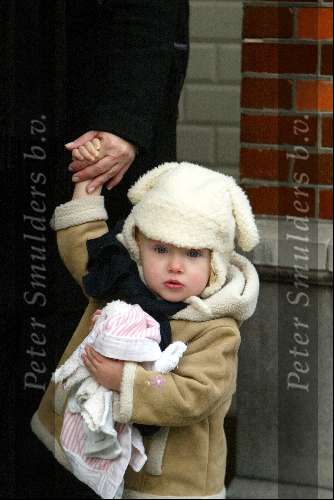 Amsterdam 15 januari 2004
Prinses Annette en prinses Isabella v Vollenhoven na bezoek aan dokter.