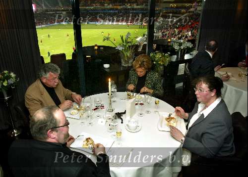 Eindhoven 31 Januari 2003
Restaurant Avangarde sinds januari 2003 een Michelin ster met op de achtergrond het PSV stadion.
links op de achtergrond Toon v Aken die de architectuur heeft gedaan voor dit stuk van het PSV-stadion