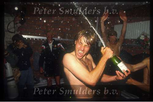 Rob Witschge met een fles champagne  in kleedlokaal nadat Feyenoord landskampioen is geworden