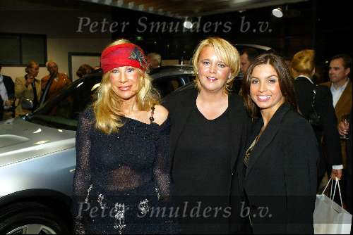 Hilversum 9 januari 2003
Presentatie BMW X3 bij Jan de Jong in Hilversum.
Mary Borsato en Rosanna Lima en Ghislaine