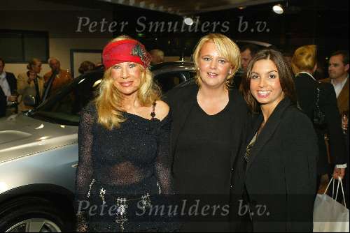 Hilversum 9 januari 2003
Presentatie BMW X3 bij Jan de Jong in Hilversum.
Mary Borsato en Rosanna Lima en Ghislaine