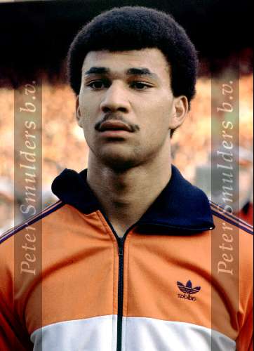 Ruud Gullit in 1982 spelend voor het Nederlands Elftal tegen Griekenland in het Oosterparkers Stadion in Groningen