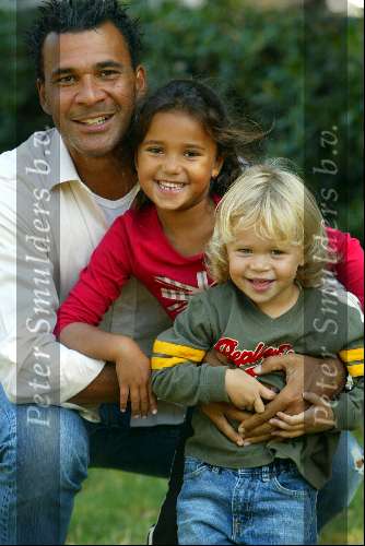 Amsterdam 30 augustus 2003
Ruud Gullit met maxime Gullit  en joelle Gullit
Zijn jongste twee  kinderen van Estelle Gullit