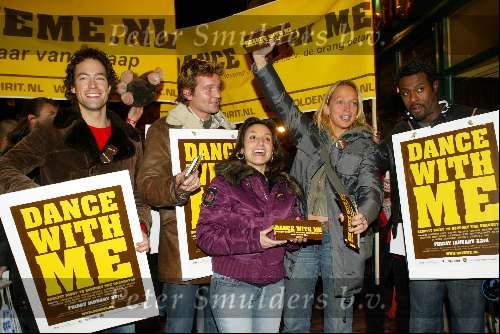 Amsterdam 15 januari 2003
Red de Oerang Oetang.  Geert Hoes Jeroen Biegstraten en Sabine Koning Sander Jansons John Williams en Floortje Dessing
