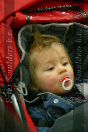 Amsterdam 2 januari 2003
Wendy v Dijk met haar zoontje Sem en een vriendin op Schiphol.