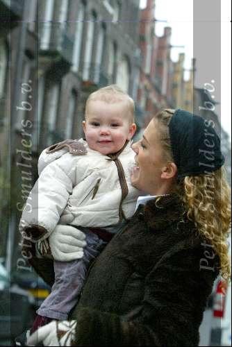 Amsterdam 7 januari 2004
Tatum Dagelet met Toy Travis en een kennis op Cornelus Schuytstraat.