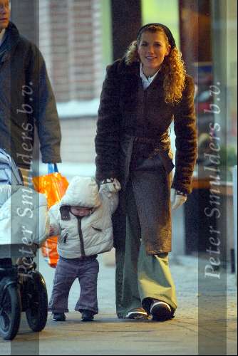 Amsterdam 7 januari 2004
Tatum Dagelet met Toy Travis en een kennis op Cornelus Schuytstraat.