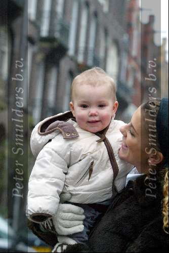 Amsterdam 7 januari 2004
Tatum Dagelet met Toy Travis en een kennis op Cornelus Schuytstraat.