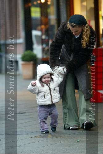 Amsterdam 7 januari 2004
Tatum Dagelet met Toy Travis en een kennis op Cornelus Schuytstraat.