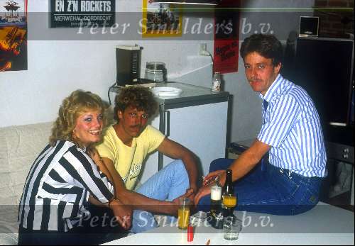 Sandy Zangeres met vriend en Tom Peters