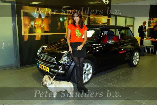 Heemstede 17 januari 2004
Touriya krijgt Mini Cooper.Touriya  samen met haar vriend Martijn Lusink