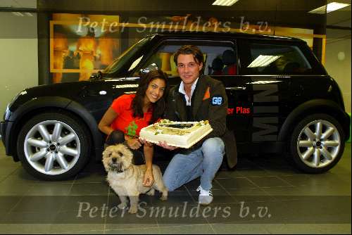 Heemstede 17 januari 2004
Touriya krijgt Mini Cooper.Touriya  samen met haar vriend Martijn Lusink