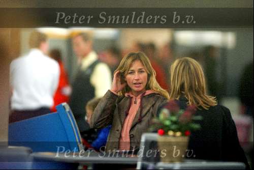 Amsterdam 2 januari 2003
Wendy v Dijk met haar zoontje Sem en een vriendin op Schiphol.