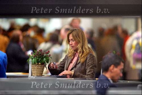 Amsterdam 2 januari 2003
Wendy v Dijk met haar zoontje Sem en een vriendin op Schiphol.