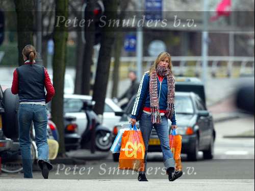 Amsterdam 30 januari 2004
Wendy v Dijk doet boodschappen voor Chris Zegers  in Amsterdam