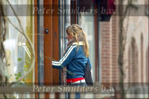 Amsterdam 30 januari 2004
Wendy v Dijk gaat naar binnen bij het huis van Chris Zegers  in Amsterdam