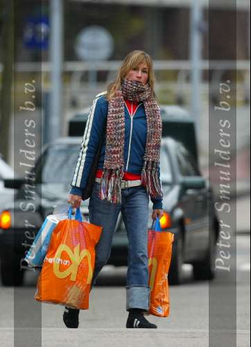 Amsterdam 30 januari 2004
Wendy v Dijk doet boodschappen voor Chris Zegers  in Amsterdam