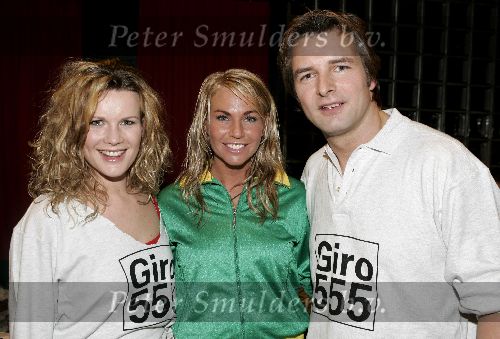 Hilversum 6 januari 2005
Aktie  555 voor azie in studio 22.
Annette Barlo Ellemieke Vermolen en Victor Reinier