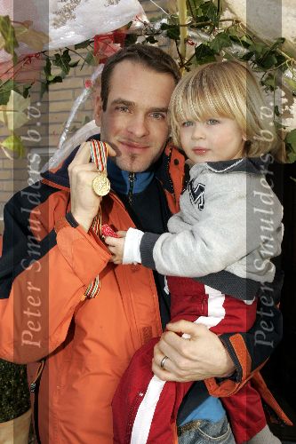 Zwolle 25 januari 2005
Erben Wennemars met zijn zoon Joep na behalen wereldtitel.