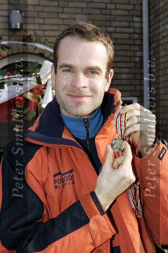 Zwolle 25 januari 2005
Erben Wennemars met medaille na behalen wereldtitel.