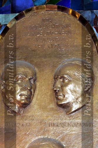 Amsterdam 4 december 2004
Premiere Erik of het klein insectenboek in Tuschinski.
oprichter en opa van Winston Gerschtanowitz H.J. Gerschtanowitz
