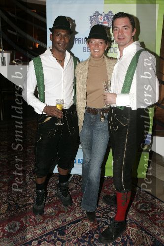Seefeld 18 januari 2005
Tiroler avond bij opening Princess hotel.
Aron Winter met Hein Vergeer en Karin v Kempen
