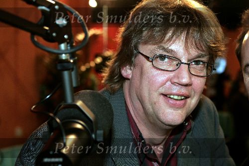 Hilversum 6 januari 2005
Aktie  555 voor azie in studio 22.
Henk Westbroek