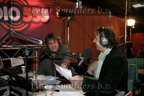 Hilversum 6 januari 2005
Aktie  555 voor azie in studio 22.
Marco Borsato en Henk Westbroek