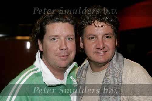 Hilversum 6 januari 2005
Aktie  555 voor azie in studio 22.
Rene Froger en Henkjan Smits