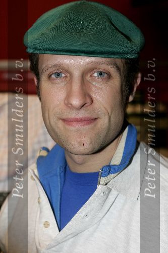 Hilversum 6 januari 2005
Aktie  555 voor azie in studio 22.
Hugo Metsers III met pet