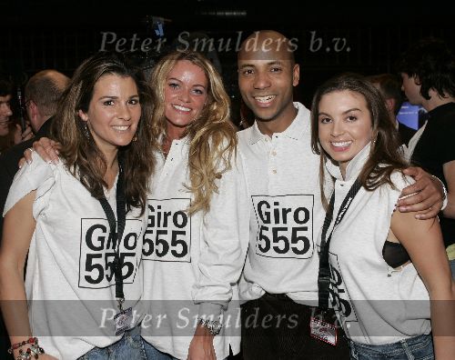 Hilversum 6 januari 2005
Aktie  555 voor azie in studio 22.
Quincy Trustfull Inge de Bruijn Humberto Tan en Rossana Lima