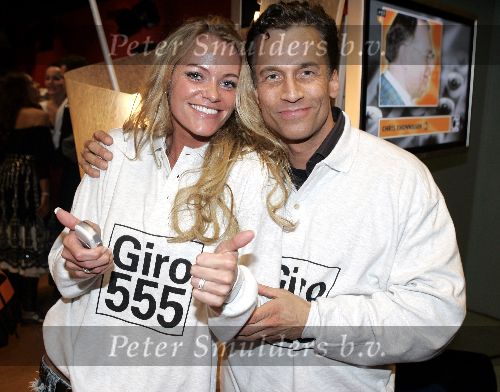 Hilversum 6 januari 2005
Aktie  555 voor azie in studio 22.
Inge de Bruijn en Robert Schoemacher